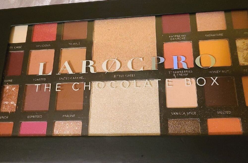 Laroc Pro The Chocolate Box neutral eyeshadow palette